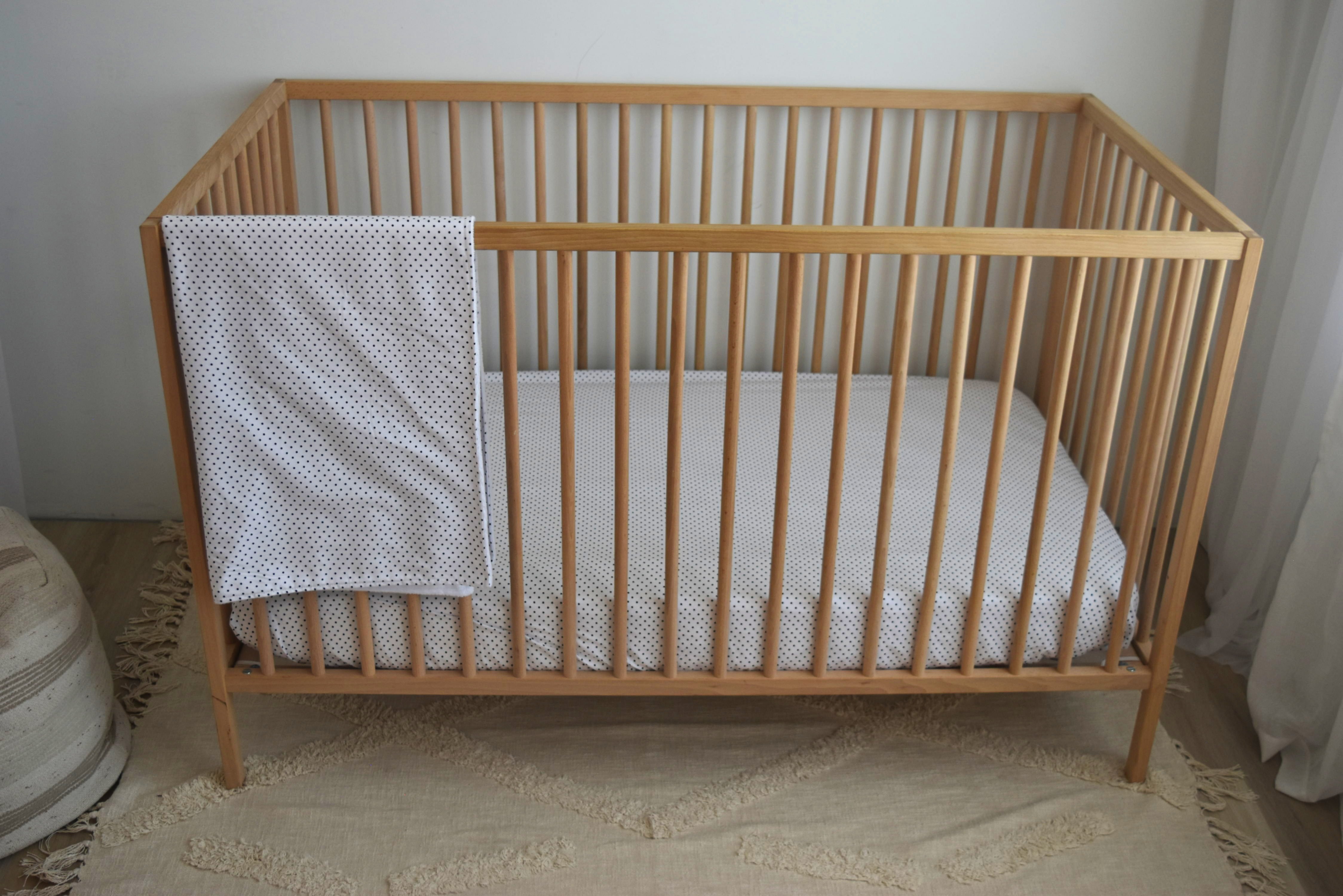 Connect the Dots Deluxe Crib Bedding Set