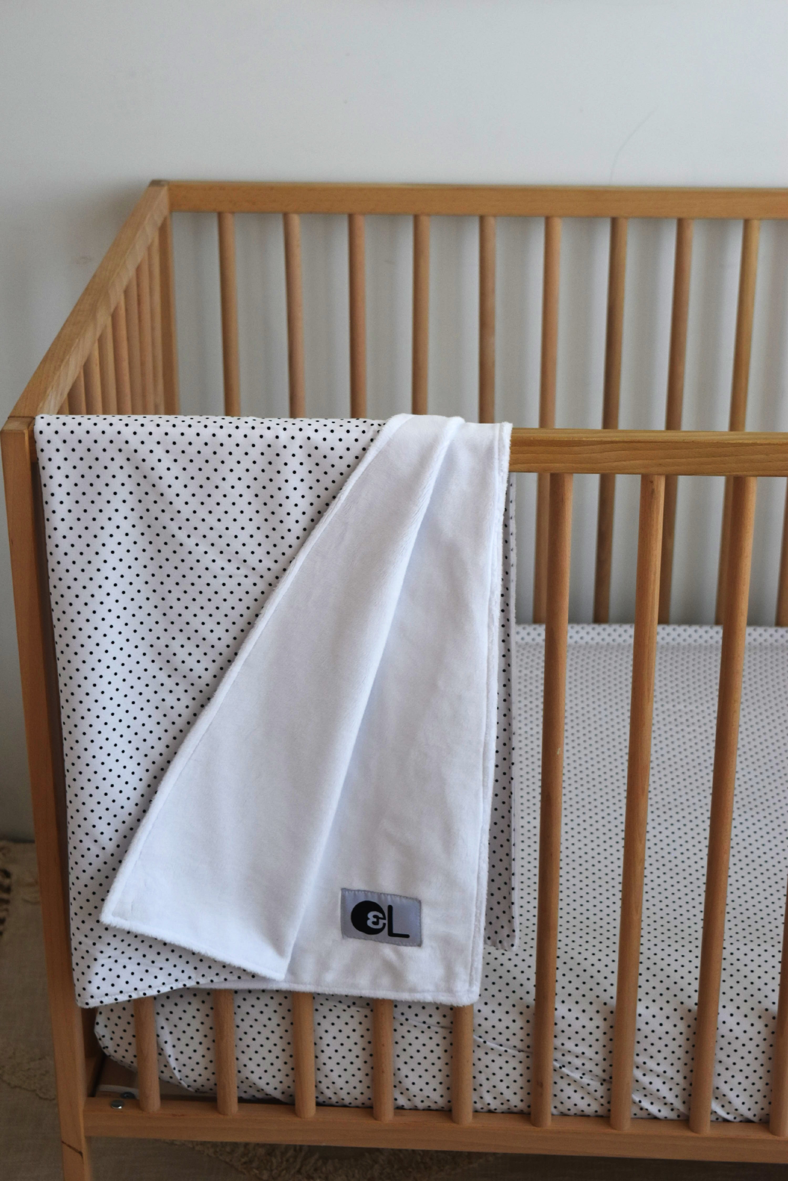 Connect the Dots Deluxe Crib Bedding Set