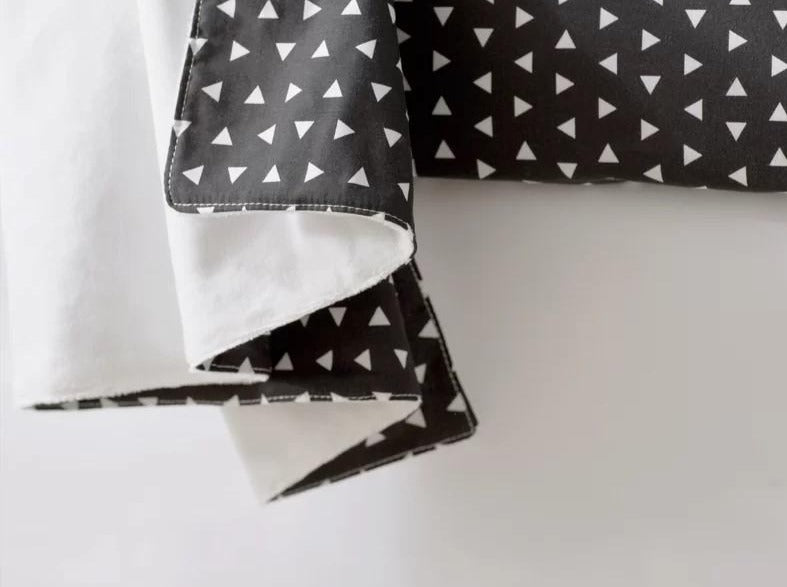 Triangle Crib Blanket - Black and White - Olli+Lime