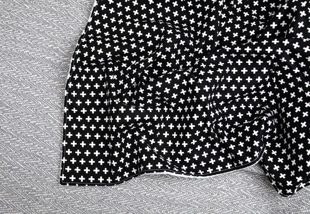 Swiss Cross Baby Blanket - black and White - Olli+Lime