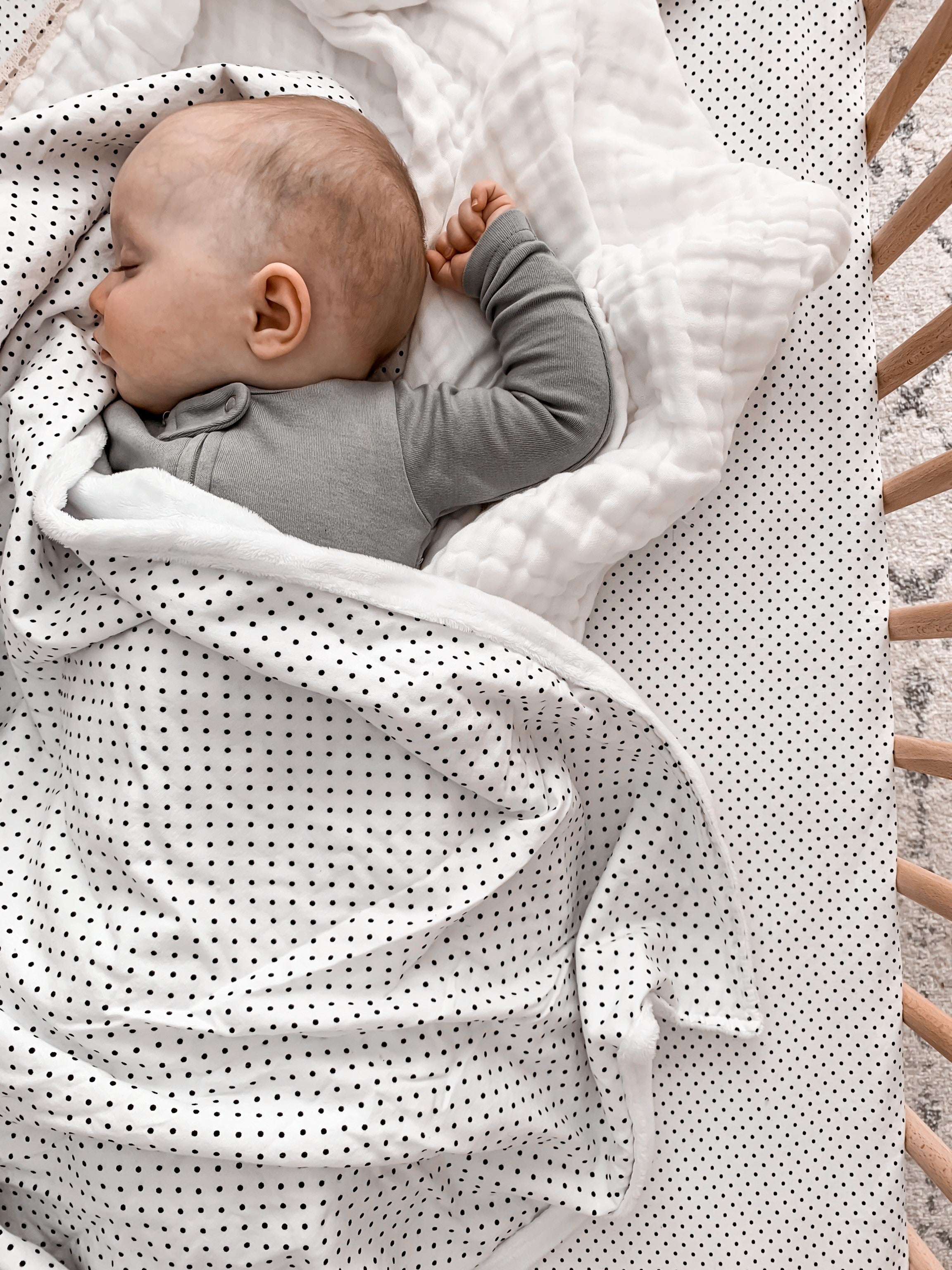 Dot Crib Blanket - Black and White - Olli+Lime