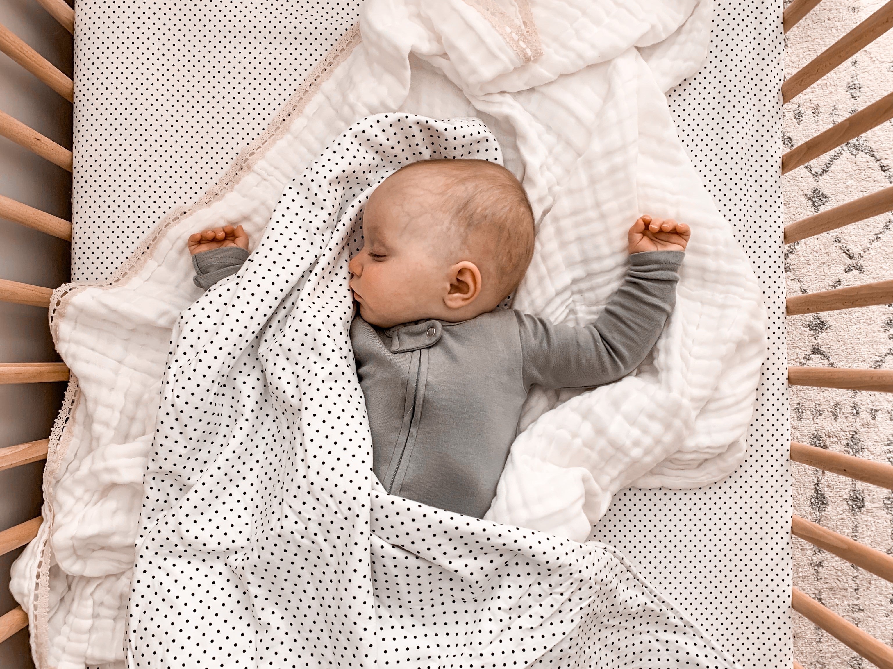Dot Crib Blanket - Black and White - Olli+Lime
