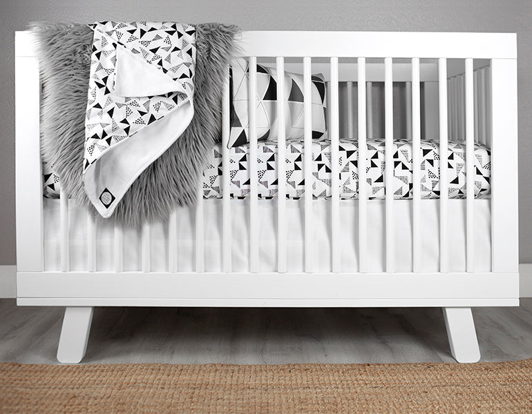 Multi Triangle Crib Blanket - Black and White - Olli+Lime