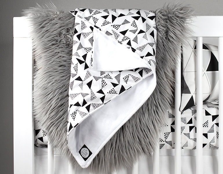 Multi Triangle Crib Blanket - Black and White - Olli+Lime