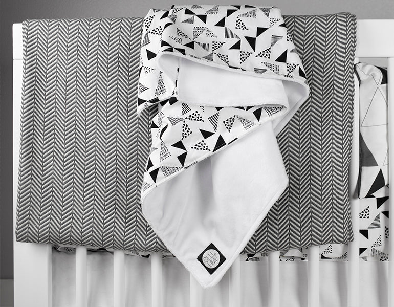 Multi Triangle Crib Blanket - Black and White - Olli+Lime
