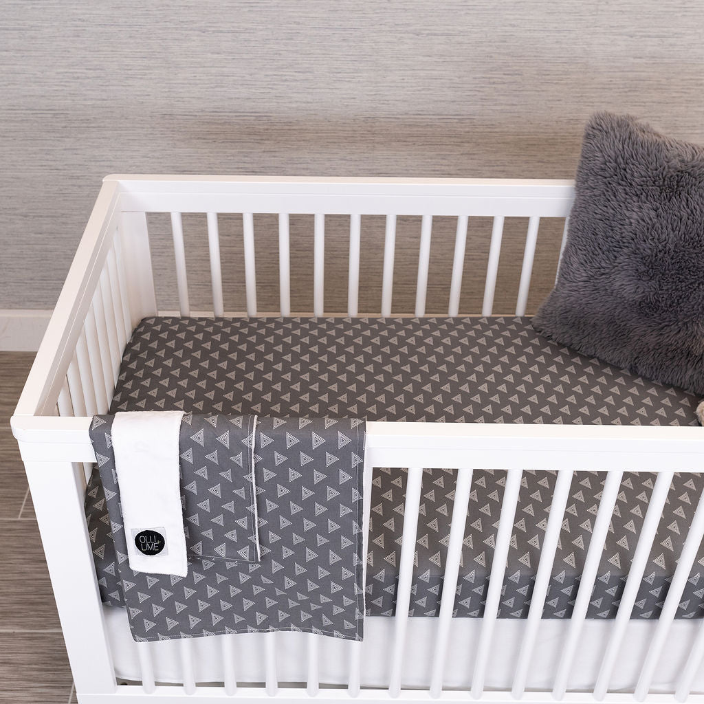 Tops for Tots - Deluxe Nursery Bedding Set - Light Gray on Dark Gray - Olli+Lime