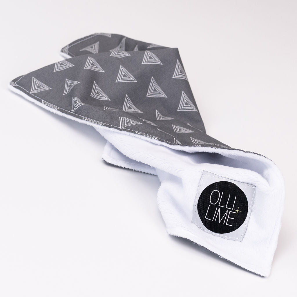 Tops for Tots - Deluxe Nursery Bedding Set - Light Gray on Dark Gray - Olli+Lime